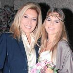 Maribel Yébenes junto a su hija Myriam, el día de su boda con Raúl Ramírez