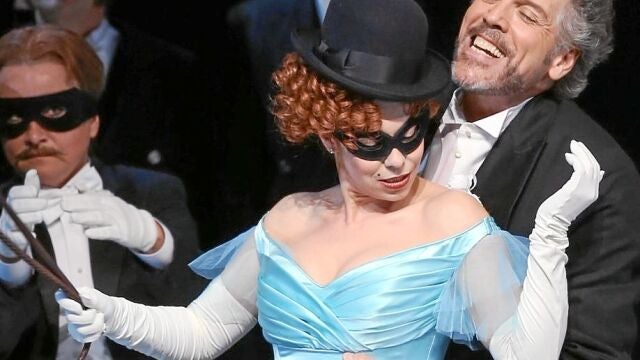 A la soprano le cuesta aparentar la edad del personaje