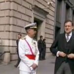 Rajoy espera a Felipe VI a las puertas del Congreso