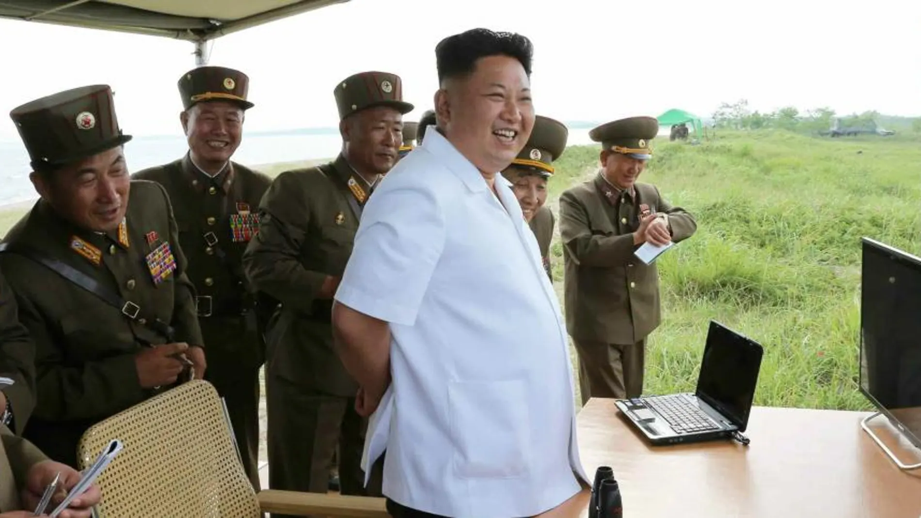 Kim Jong Un durante una prueba de lanzamiento de un cohete en Corea del Norte.