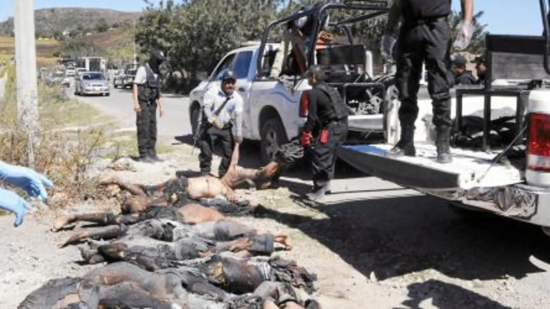 Los cadáveres de los 11 jóvenes abandonados en la carretera de Chilapa al suroeste de México