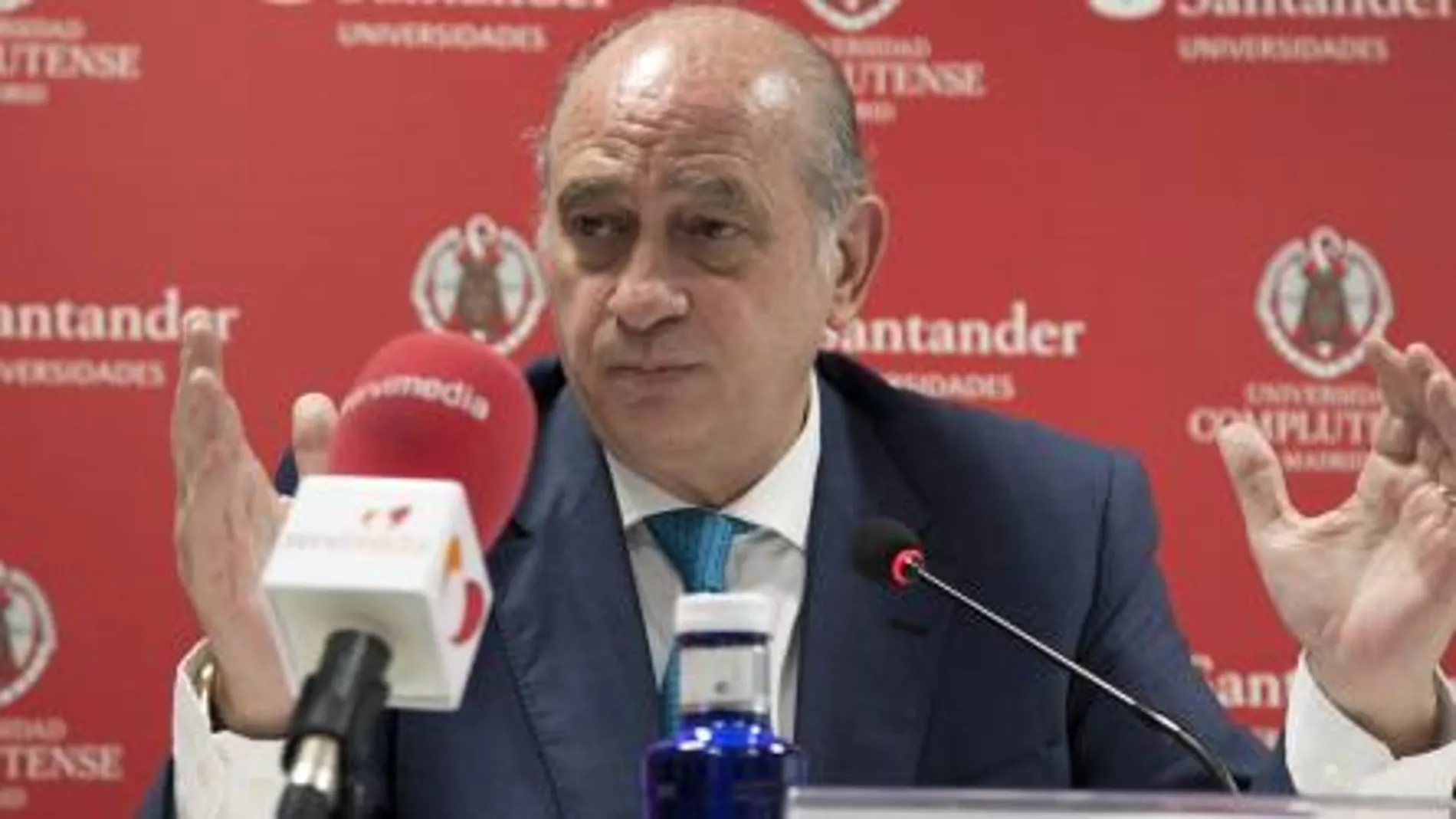 Jorge Fernández Díaz, durante la clausura el curso "Justicia y Educación. El relato de las víctimas.