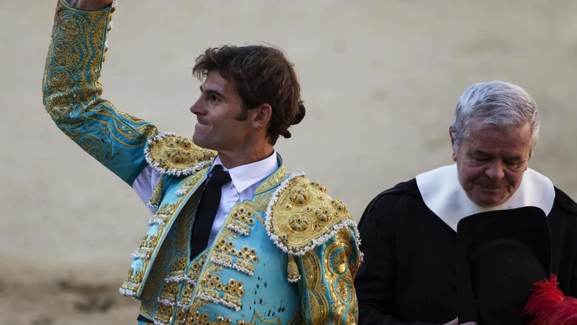 Eugenio de Mora saluda a los tendidos tras cortar una oreja en Las Ventas el pasado domingo