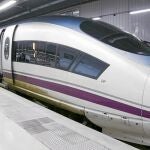 Un tren AVE en Barcelona, donde se inauguró en febrero de 2008