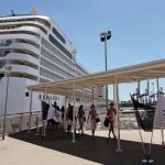 Turistas de crucero a su llegada al puerto de Valencia