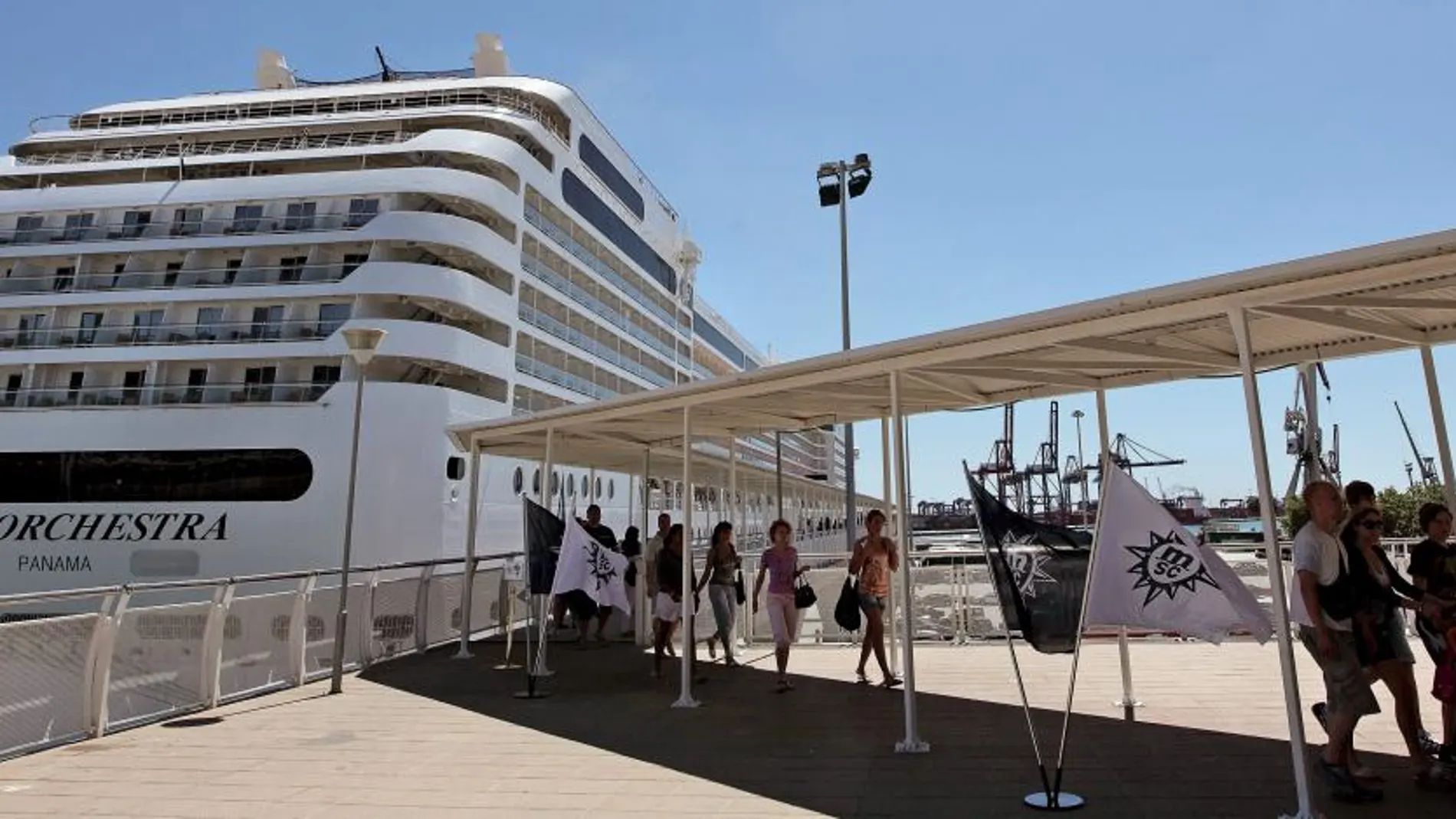 Turistas de crucero a su llegada al puerto de Valencia
