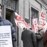 Concentración de los pensionistas ante las puertas de la Seguridad Social
