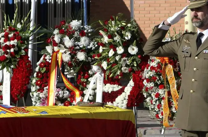 El Príncipe condecora al último héroe fallecido en Afganistán