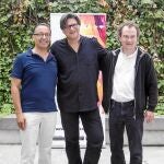 El maestro Fausto Nardi, el director George Kapoglou y el adaptador Andreas Zeissing