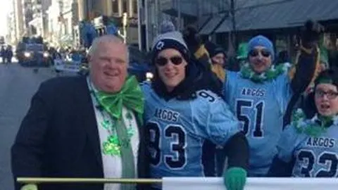 El alcalde de Toronto durante la celebración de San Patricio.