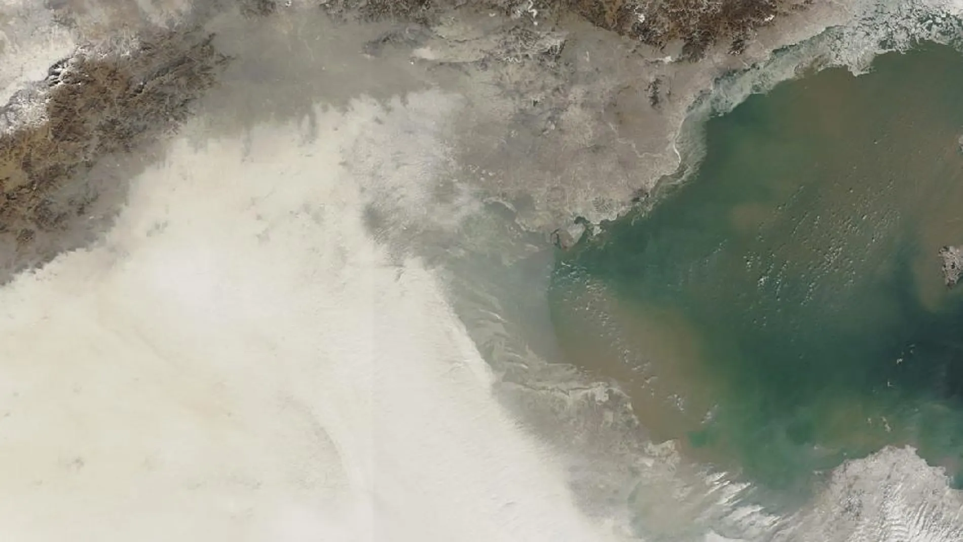 Imagen de la nube de polución que cubre parte de China