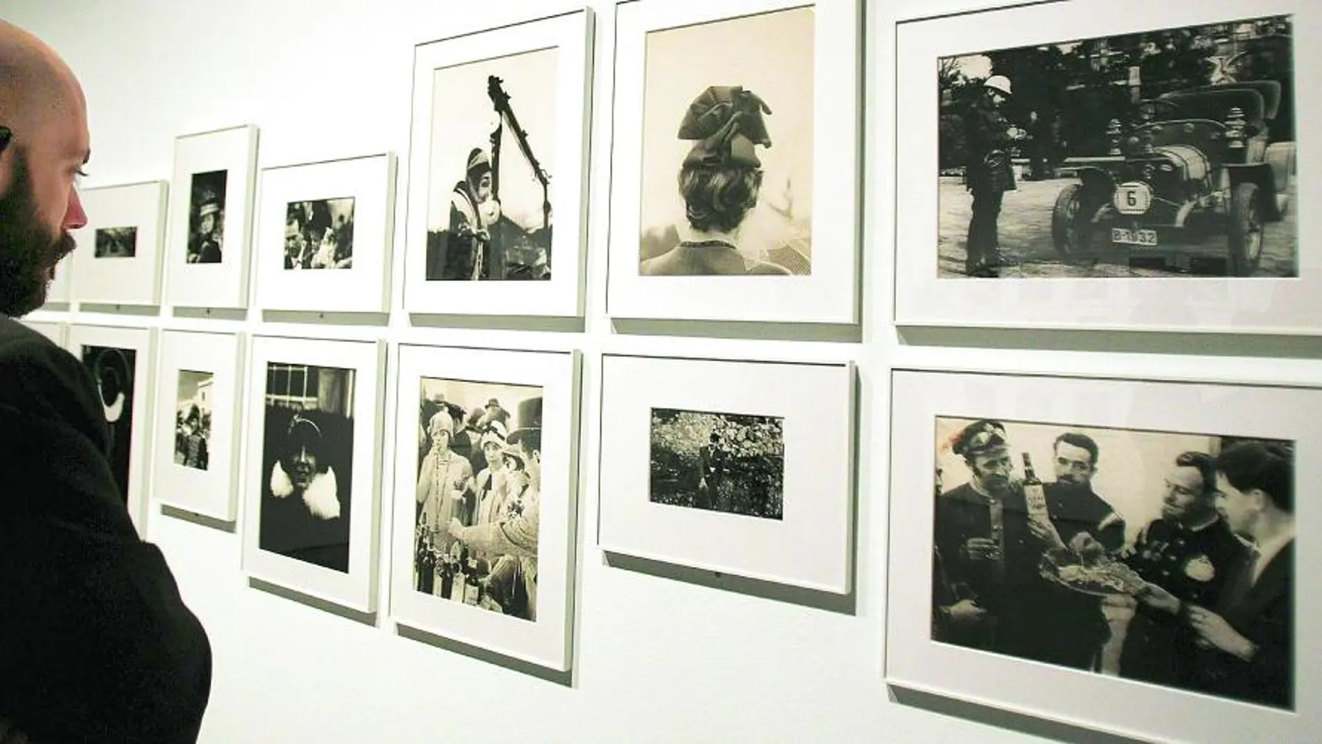 La exposición permite conocer buena parte de las imágenes que forman parte del archivo de Joan Colom, hoy en el Mnac
