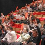 Momento de votación de la asamblea autonómica de delegados de Comisiones Obreras celebrada en la capital leonesa