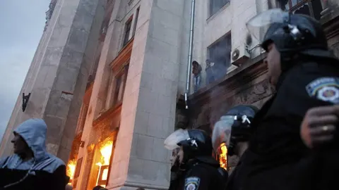 Alguas de las víctimas saltaron por la ventana por temor al fuego