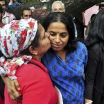 Dos mujeres se besan en India en una protesta.