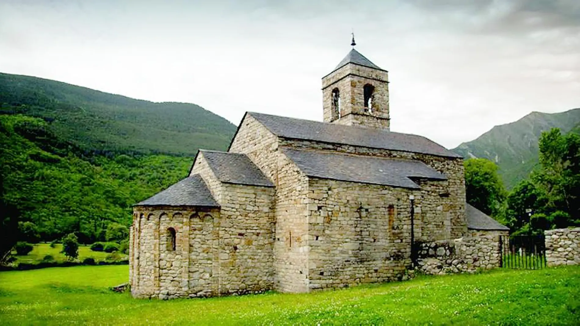 Una imagen de la iglesia de Sant Feliu de Barruera, cerrada el pasado año por los recortes presupuestarios en el Valle de Boí