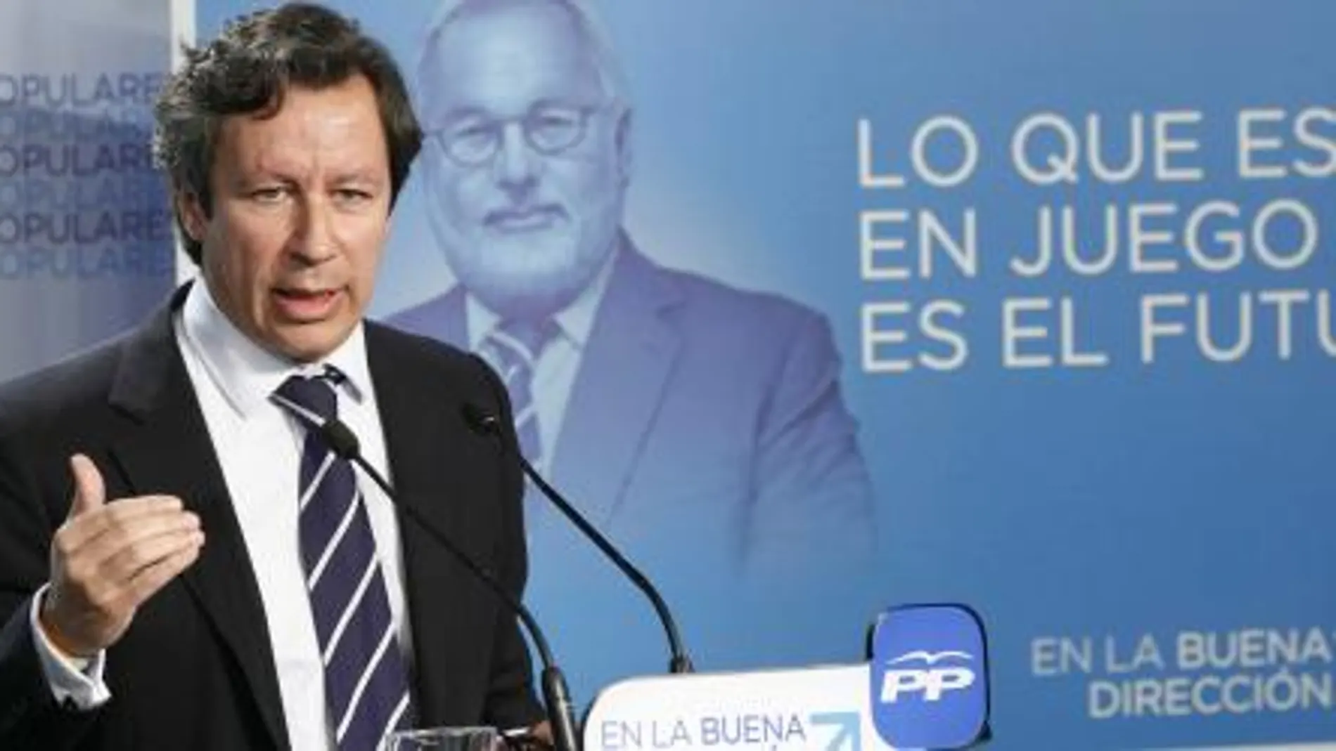 Carlos Floriano, durante la rueda de prensa en la que ha presentado la campaña electoral de su partido para las elecciones europeas.
