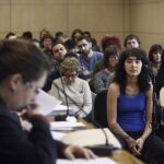 Una de las 14 personas acusadas de un delito de enaltecimiento del terrorismo por llevar pancartas con fotos de presos de ETA