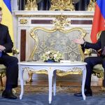 El presidente ruso con su homólogo ucraniano, ayer, en el Kremlin