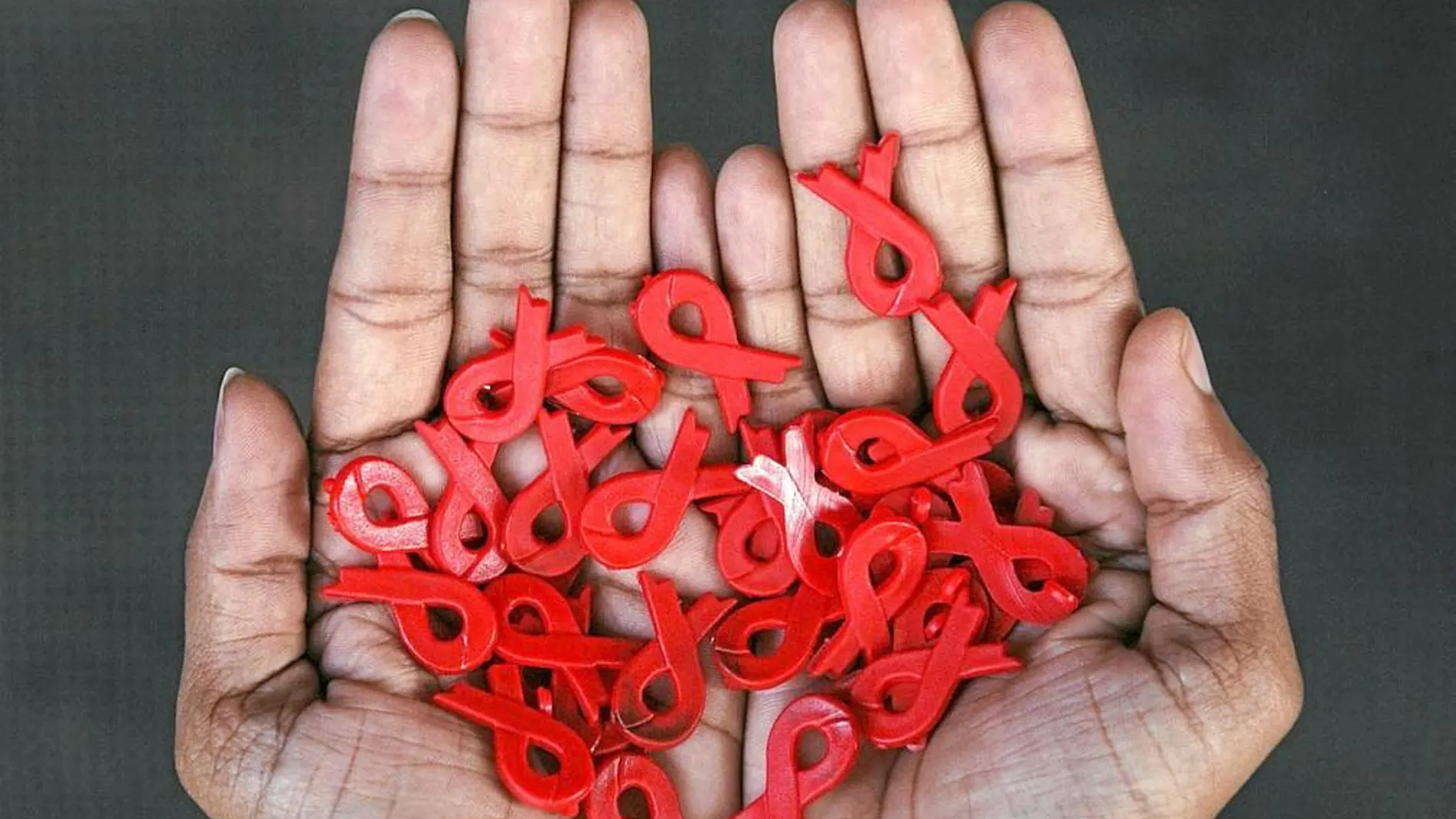 Los expertos advierten de que «algo falla» cuando no bajan las infecciones por VIH