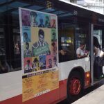 Cartel anunciador en un autobús urbano de la capital alicantina