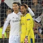 Beto, con el Sevilla, junto a Cristiano Ronaldo.