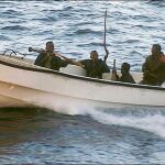 Piratas somalíes en aguas internacionales del Océano Indico