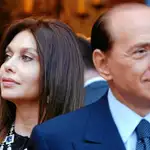  Berlusconi pagará 100.000 euros al día a su ex