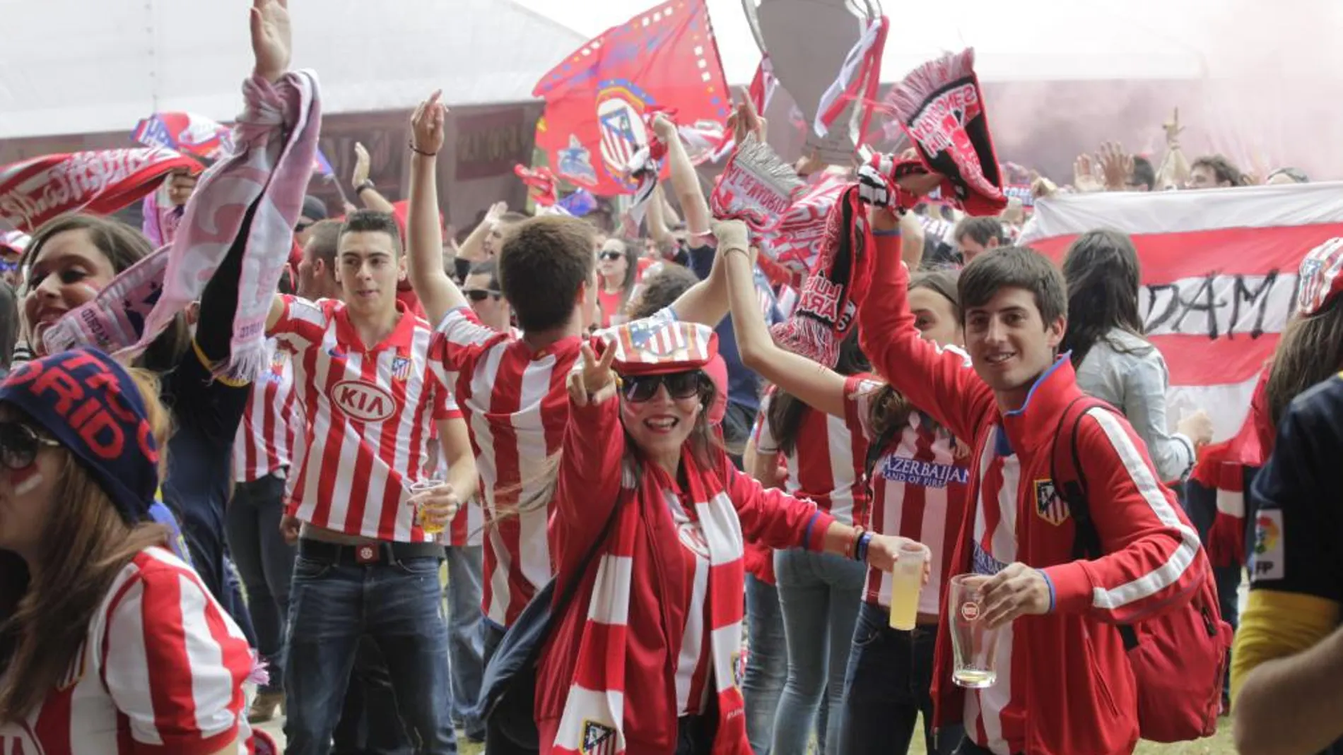 Entusiasmo rojiblanco en la 'fan zone' del Atlético