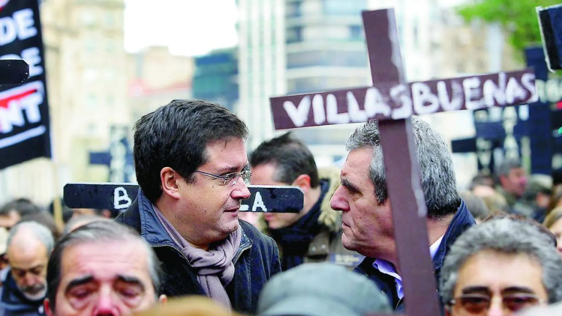 Los líderes socialistas Julio Villarrubia y Óscar López participan en la manifestación