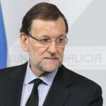 El presidente del Gobierno, Mariano Rajoy, durante la rueda de prensa que ofreció en Galicia tras el accidente de tren