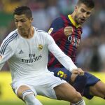 Cristiano Ronaldo, junto a Piqué, en un Barcelona - Real Madrid.