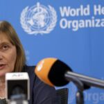 La subdirectora general de la Organización Mundial de la Salud (OMS), Marie-Paule Kieny, da una rueda de prensa tras la reunión del Comité de Ética de la Organización Mundial de la Salud