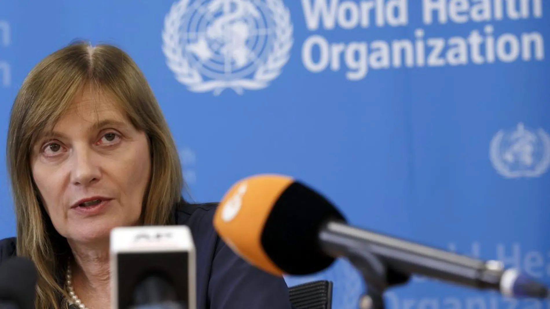 La subdirectora general de la Organización Mundial de la Salud (OMS), Marie-Paule Kieny, da una rueda de prensa tras la reunión del Comité de Ética de la Organización Mundial de la Salud