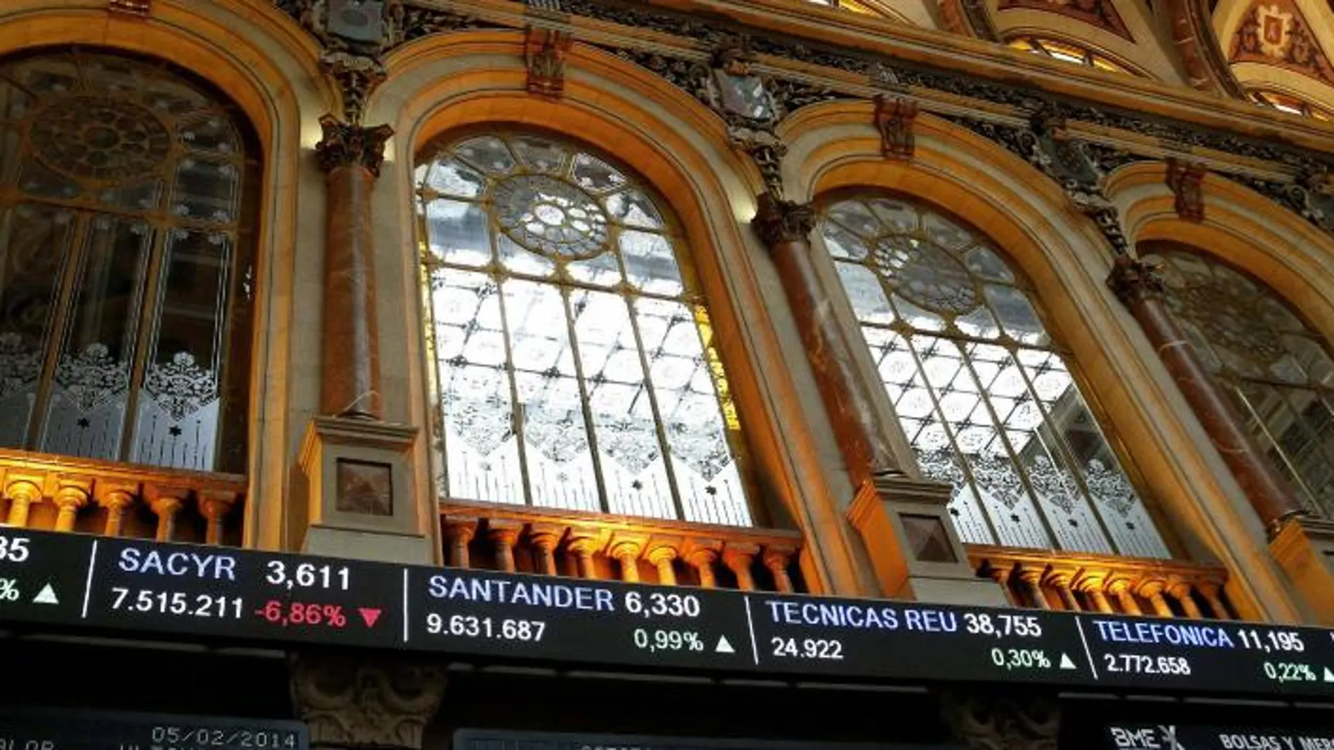 Vista del panel de la Bolsa de Madrid que refleja la evolución del principal indicador de la bolsa española, el IBEX 35