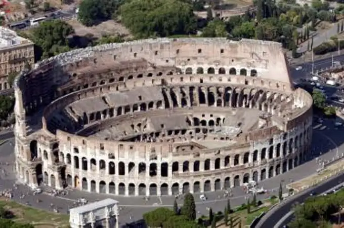 ¿Por qué falta la mitad del Coliseo Romano?