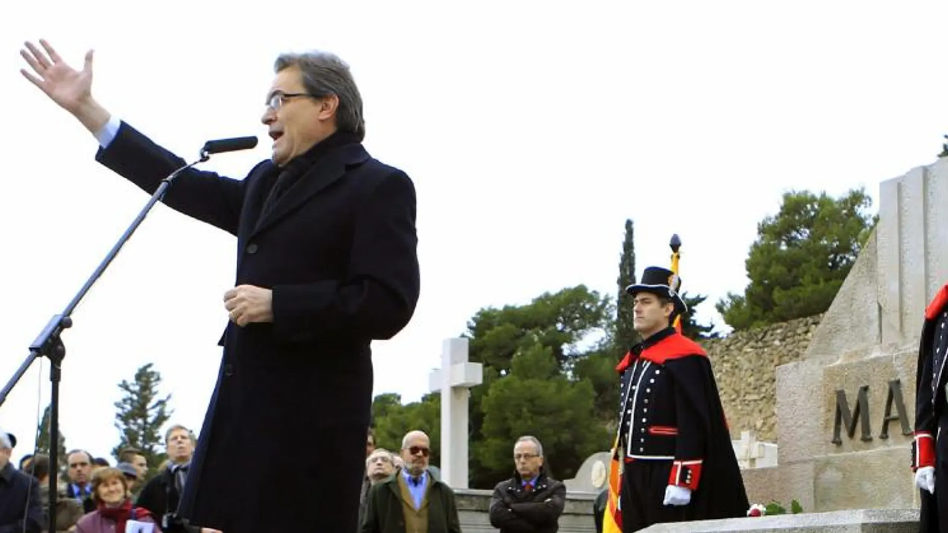 «Queremos decidir nuestro futuro» El presidente catalán convirtió el homenaje a Macià en una especie de mitin a favor de la independencia de Cataluña