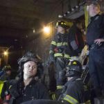 Los bomberos trabajan en el interior de los túneles del metro de Nueva York