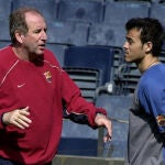 Rexach y Luis Enrique, entonces técnico y jugador del Barcelona de la temporada 2001-02