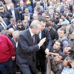 Erdogan fue increpado por los familiares durante su visita a la zona