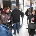 Reciente protesta de la plataforma de afectados por la hipoteca de Palencia en una entidad financiera de la capital palentina, para parar un lanzamiento