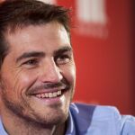 El portero del Real Madrid Iker Casillas durante la inauguración del Sports Bar en la Terminal 2 del Aeropuerto Adolfo Suárez Madrid-Barajas