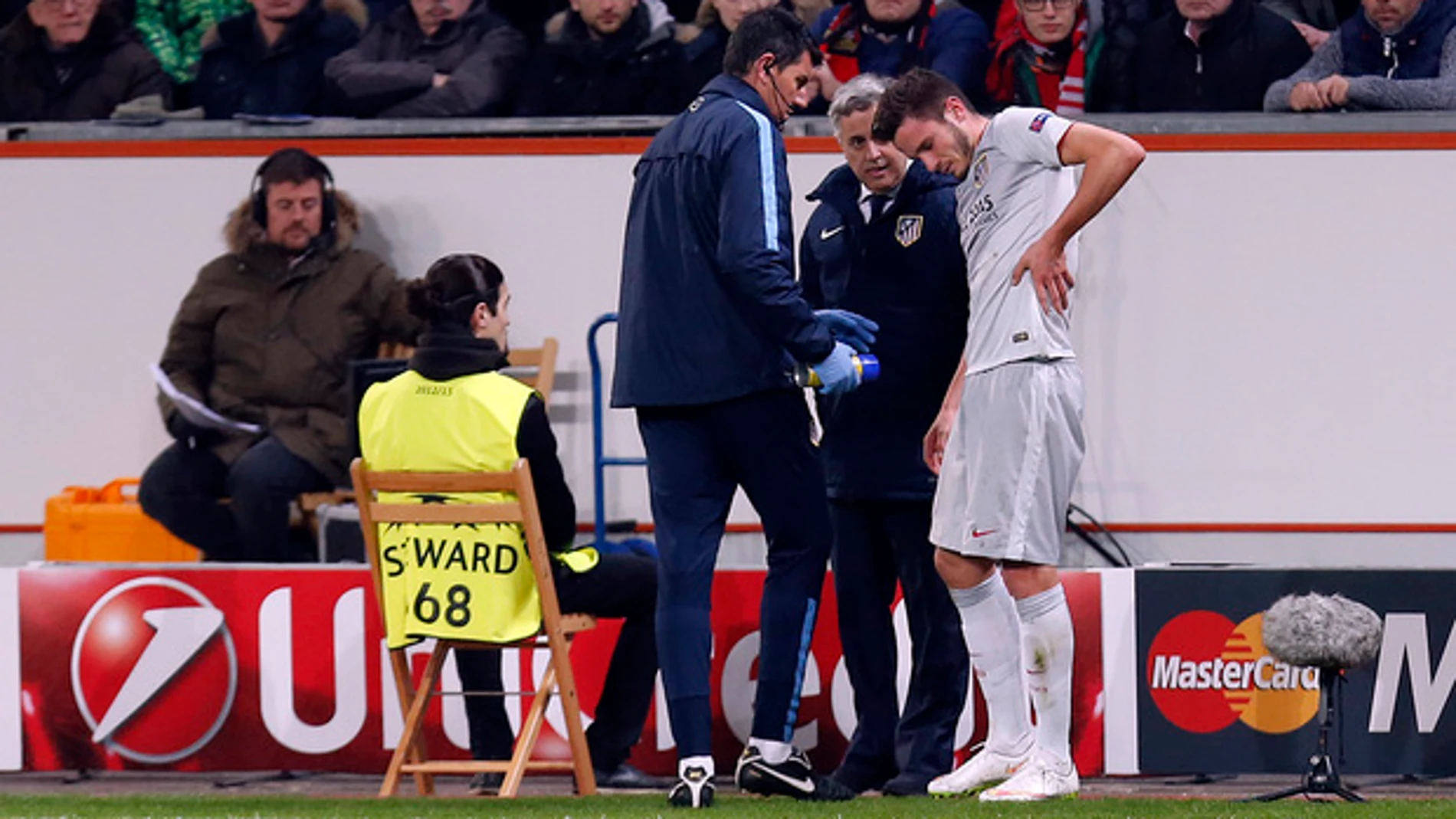 Saúl Ñíguez sufrió un traumatismo renal durante el partido ante el Bayer Leverkusen