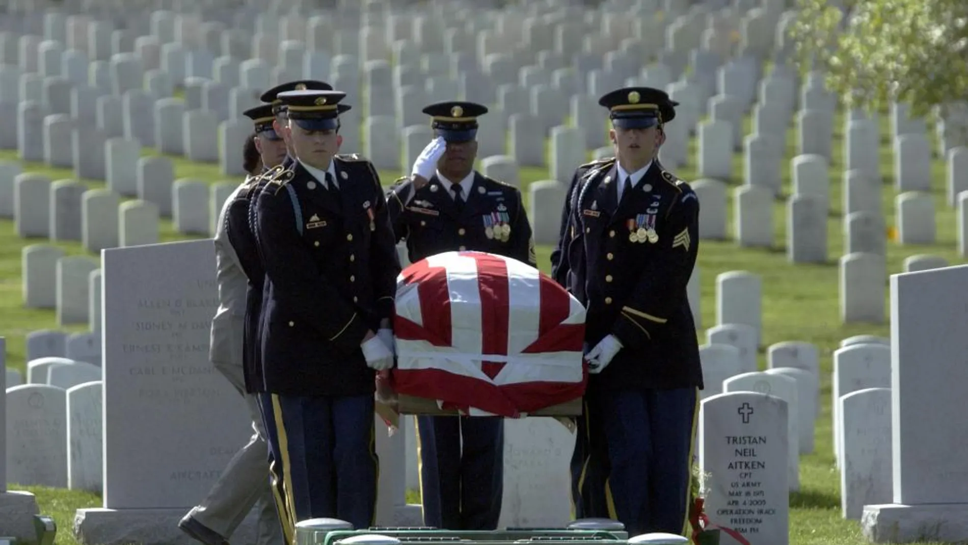 Funeral por un soldado estadounidense muerto en combate.