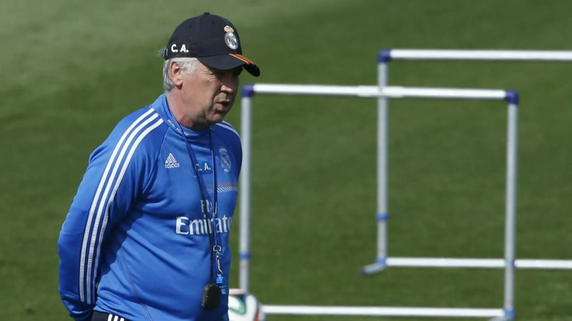El técnico del Real Madrid, Carlos Ancelotti, durante la rueda de prensa tras el último entrenamiento del equipo