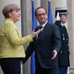 François Hollande y Angela Merkel, en París