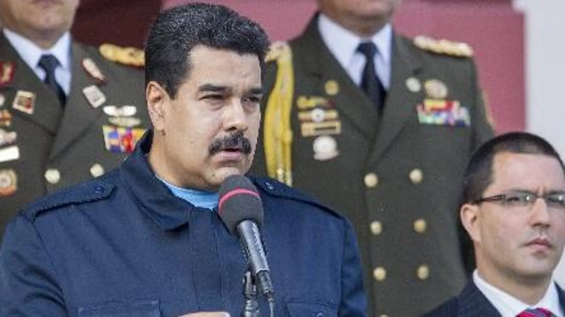 El presidente de Venezuela, Nicolás Maduro, habla tras la reunión con los cancilleres de la Unión de Naciones Suramericanas (Unasur), en el palacio de Miraflores