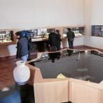 Junto a las piezas cedidas por varios museos se exponen otras que han sido restauradas para la ocasión por la Delegación de Participación Ciudadana
