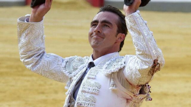 El Fandi y Manzanares, a tres orejas por coleta