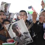 Cientos de jordanos se manifiestan en contra del asesinato del piloto jordano Muaz Kasasbeh por los yihadistas del Estado Islámico (EI) en las calles de Ammán.